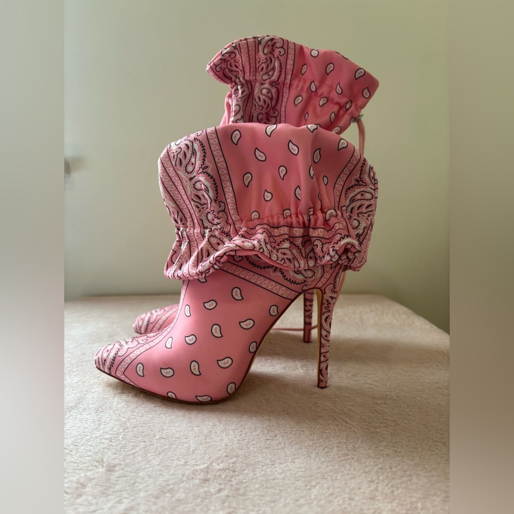 Fashion Nova heels in size 8